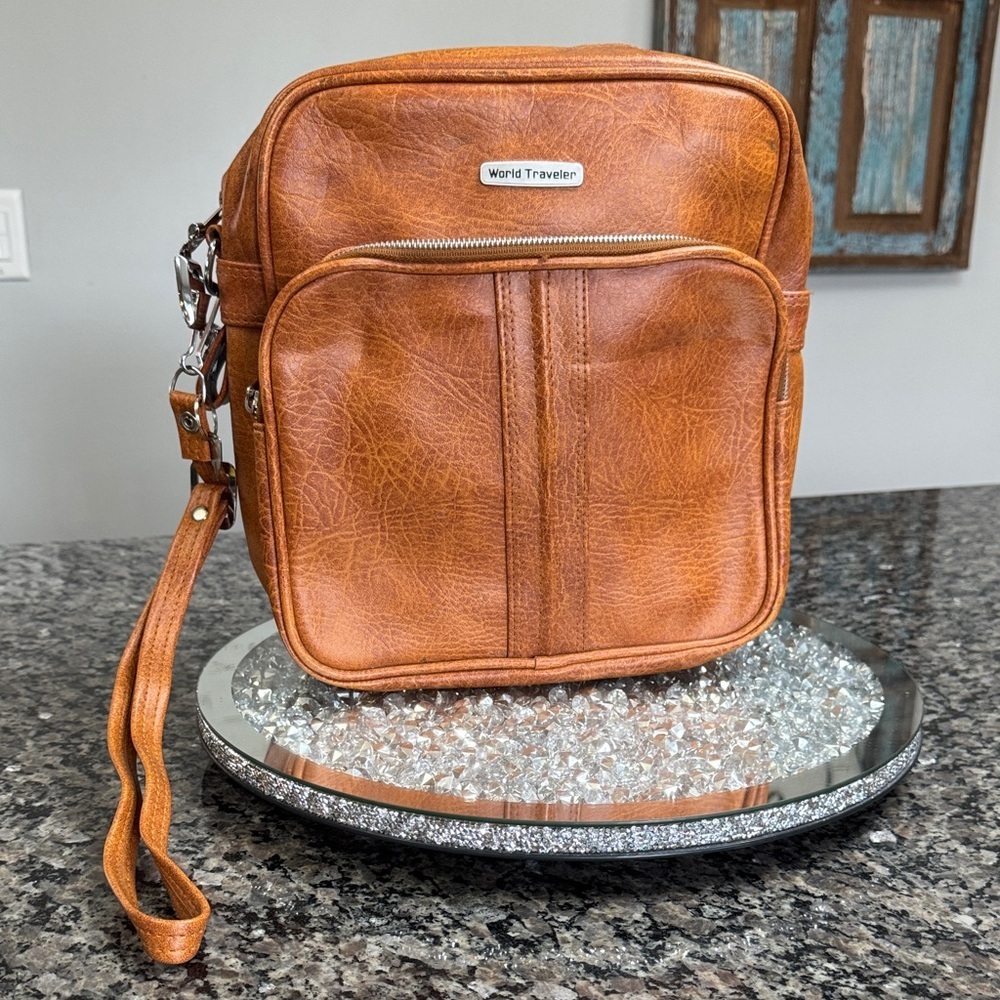 World Traveler Vintage tan Leather locking Bag